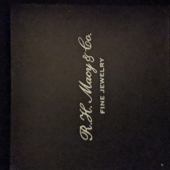 R.H. Macy & Co. Fine jewelry silver ring about size 9 - Picture 4 of 4